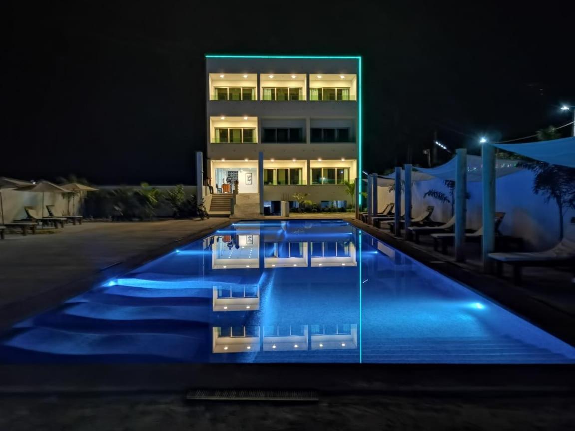 Malaki Hotel Los Ayala Buitenkant foto